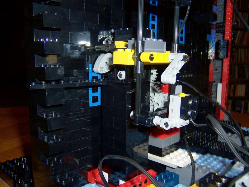Illustration for article titled Moving Lego Donkey Kong People, Lego Donkey F*cking Kong